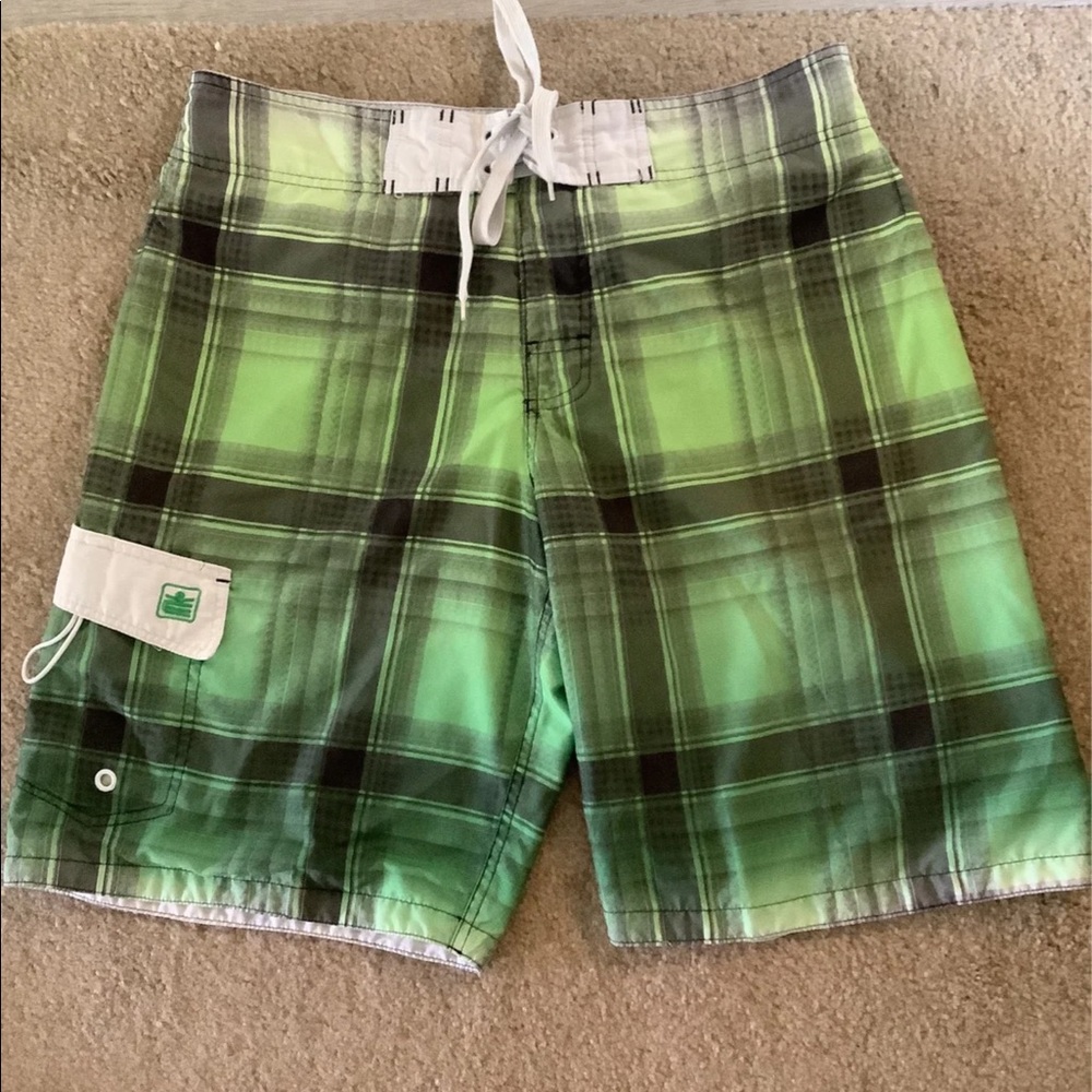 Machine high quality board shorts size 34 green & black white good shape.